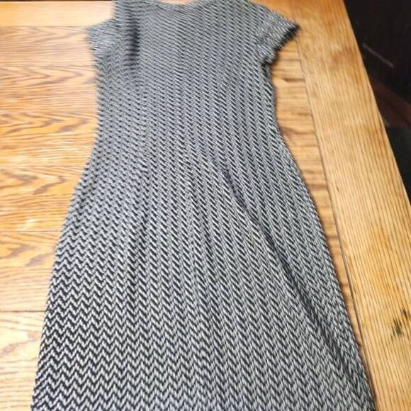 St. John Collection Lela Chevron Tweed Knit Wool Sheath Dress Sz 8 - Picture 5 of 5